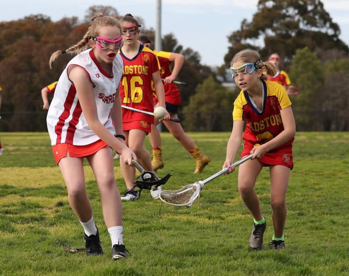 Chadstone Redbacks junior girls playing lacrosse